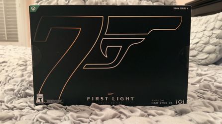 007 First Light - Legacy Edition - Xbox Series X James Bond Golden Gun Replica Steelbook Bundle