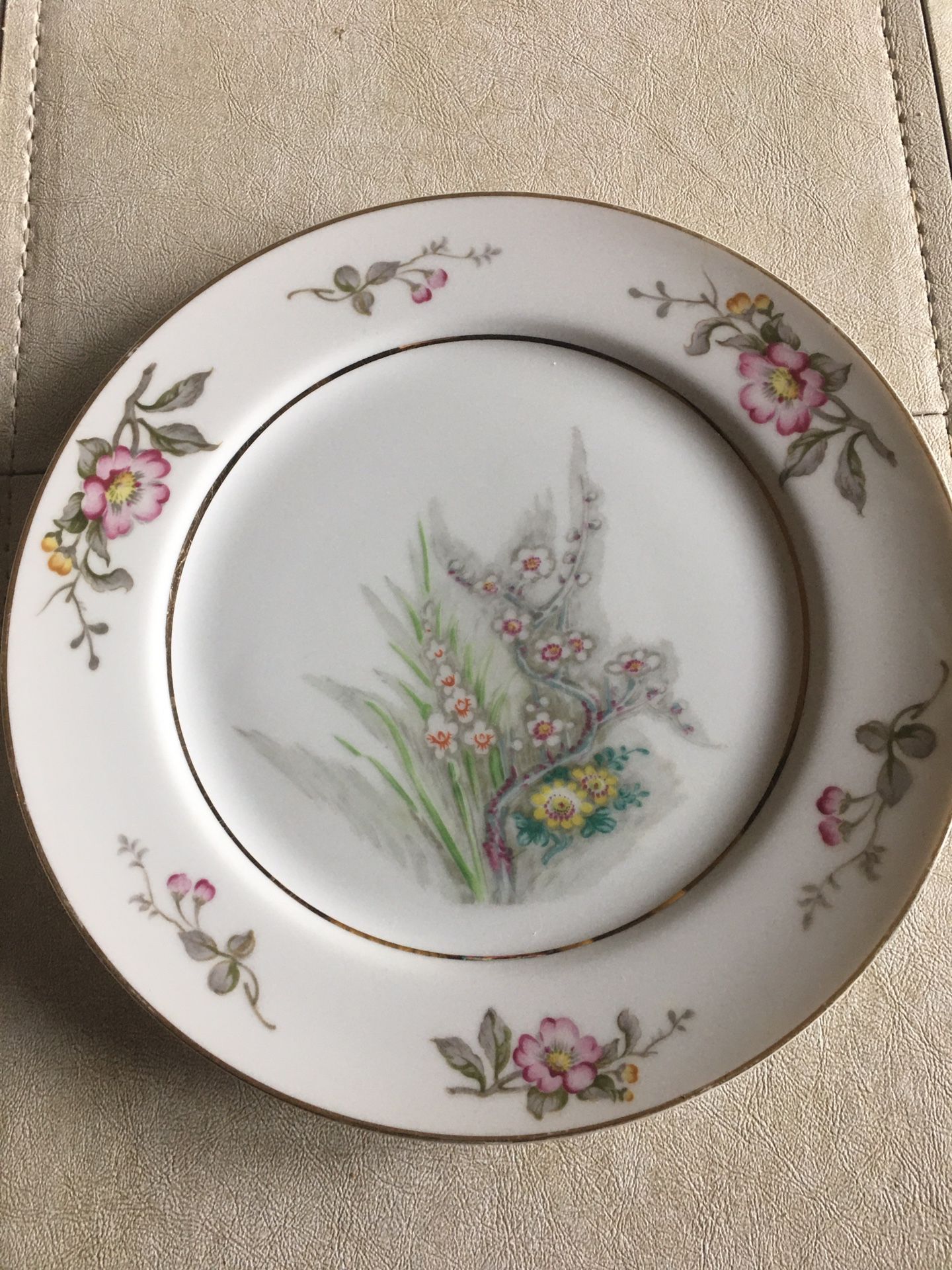 Beautiful Vintage China! Excellent Condition!