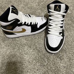 🔥 Air Jordan 1 Mid Black/White/Gold – Men’s Size [10.5] 🔥