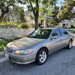 2000 TOYOTA CAMRY (GAS SAVER)