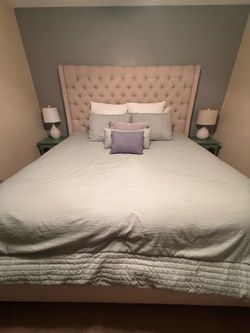 King bed with mattress for sale (Must go as soon as possible!)