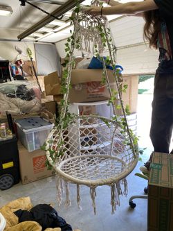 Hanging Chair With Leaves 