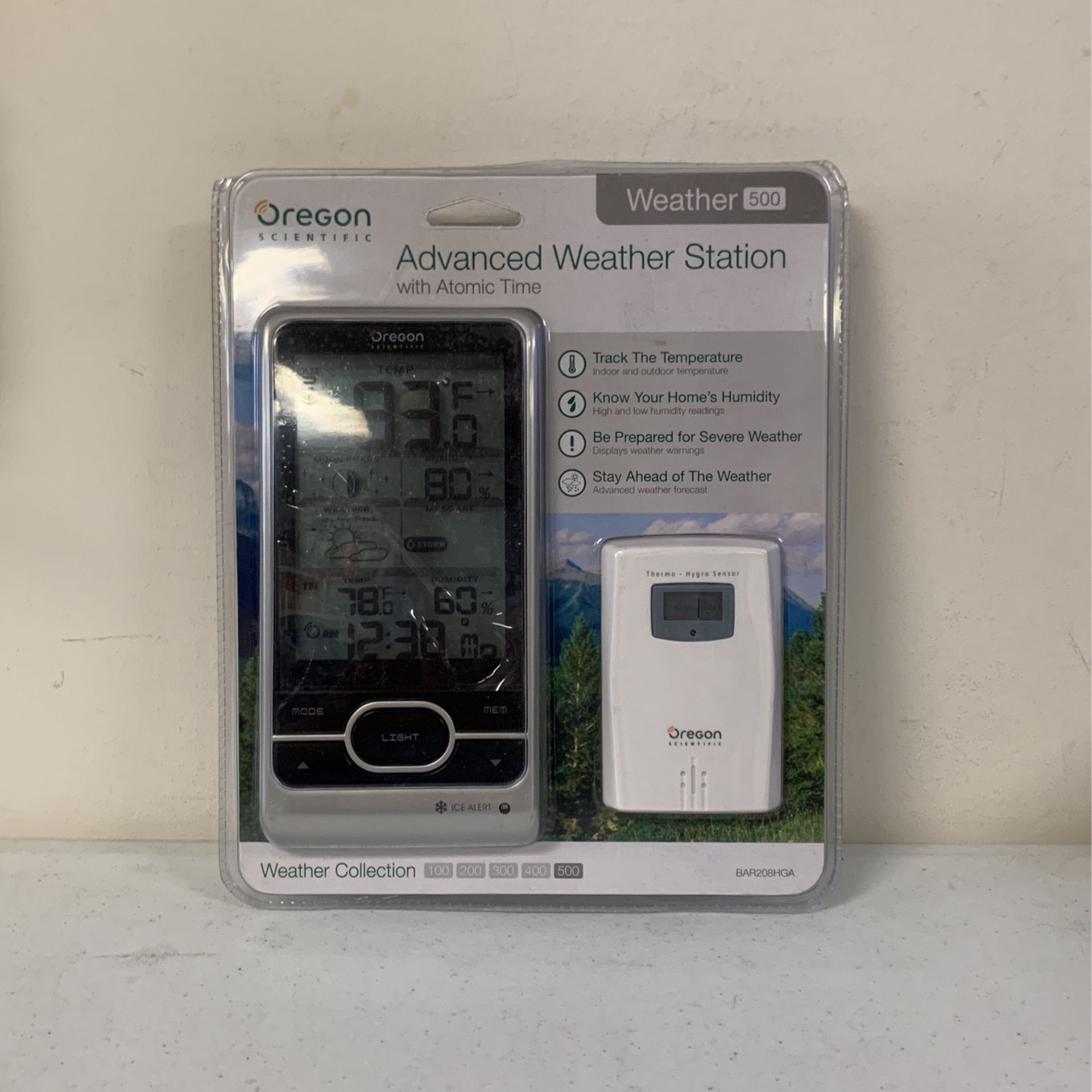 Oregon Scientific BAR208HGA Advanced Wireless Weather Station With Humidity Radio Control led Clock and Weather Forecast.
