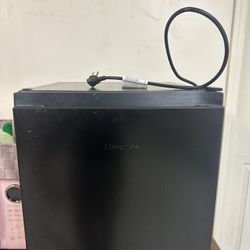 Mini Fridge - Hisense 