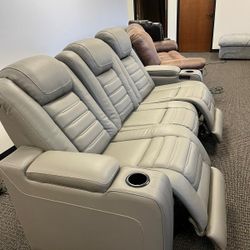 🍀The $10 down payment is the price.  Please message me to find out the price 
🆕️ 
POWER RECLINING SOFA 