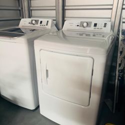 Washer and dryer in perfect condition, almost new, very little use, I'm selling them because they don't fit where I'm moving.
