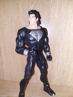 Superman Black Suit Dcuc (Obo)