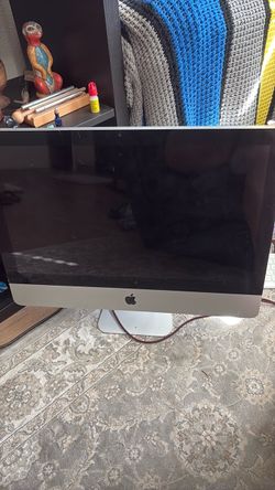Apple iMac A1311 computer with keyboard
