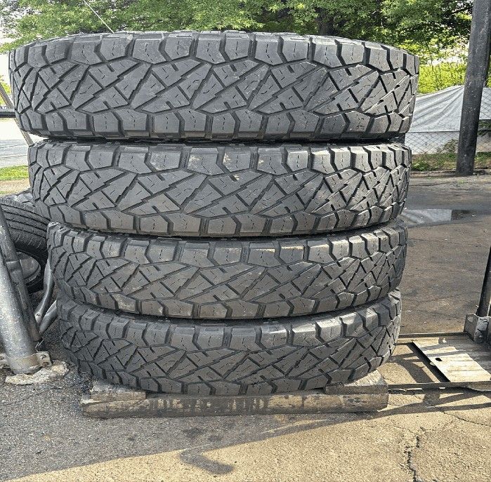 35 12.50 R2O SET OF 4 USED NITTO RIDGE GRAPPLERS - IN GREAT CONDITION