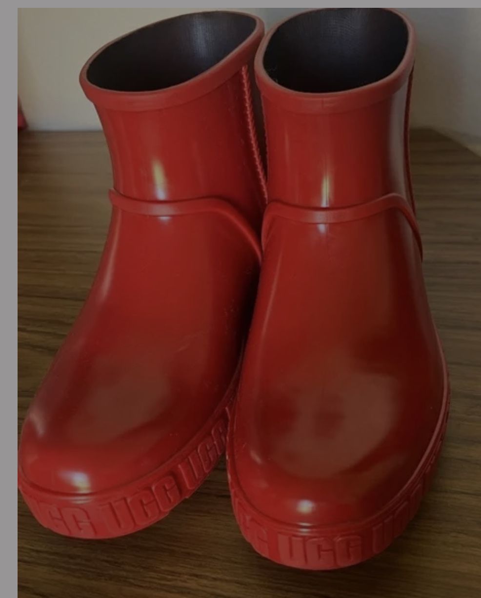 $120 New UGG Red Boot Size 6