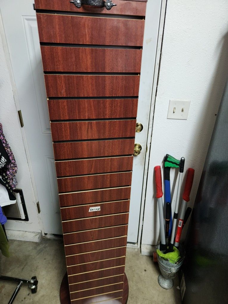 Rotating Jewlery Stand