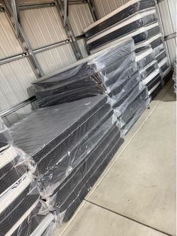 Queen box spring new