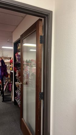 Commercial office door with gas’s