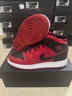 Nike Air Jordan 1 Mid GS Gym Red Reverse Bred 554725-660 Size 6.5y Brand New