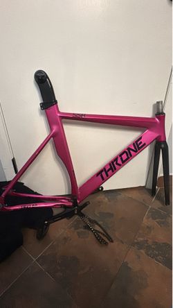 Throne frameset