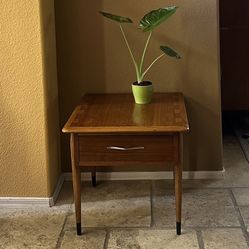 MCM Lane Dovetail Walnut End Table EUC