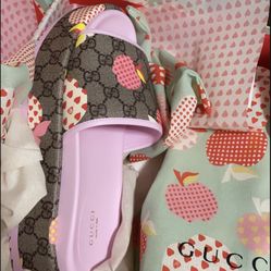 Gucci slides Size 40