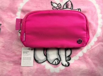 Lululemon Everywhere Belt Bag 1L in Sonic Pink