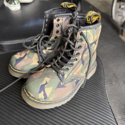 Dr. Martens Brooklee