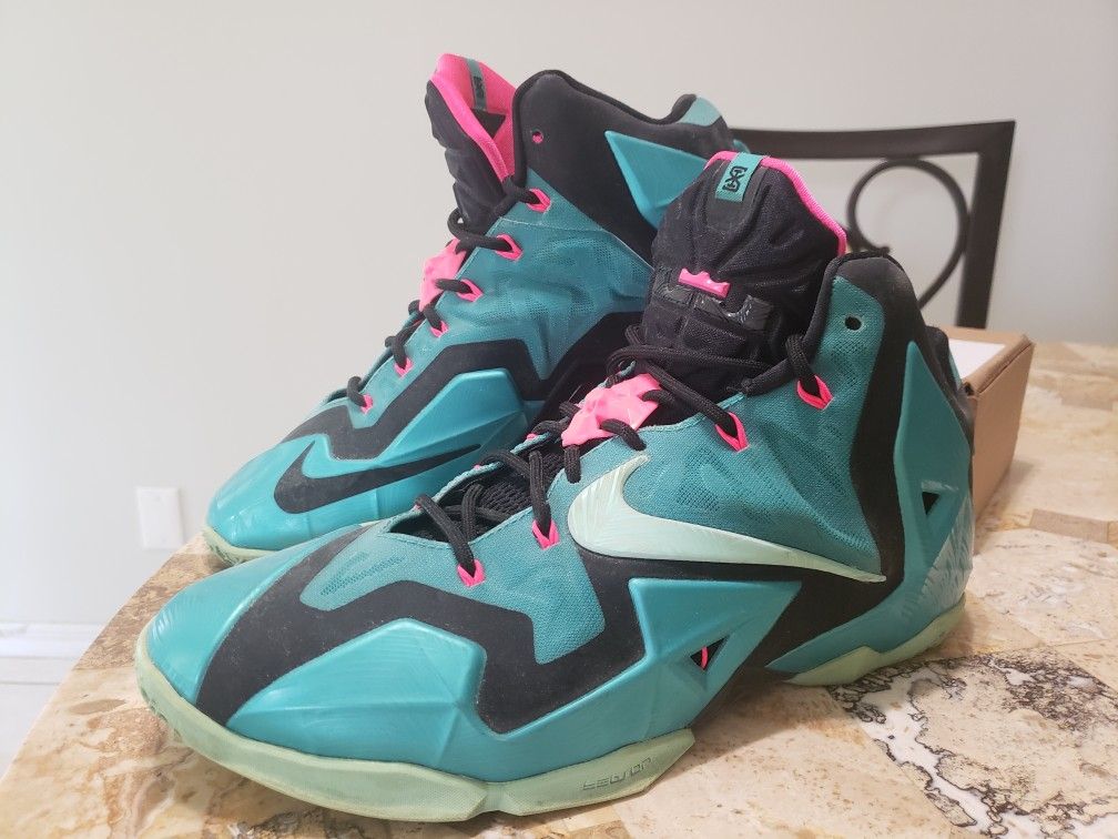 Men's Shoes Lebrons, Jordan's, Tim's, Adidas.