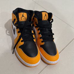 Jordan - Nike Jordan - 1 Mid , Yellow And Black , Size 7