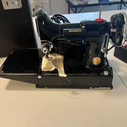 Antique Singer Sewing Machine Featherweight 221