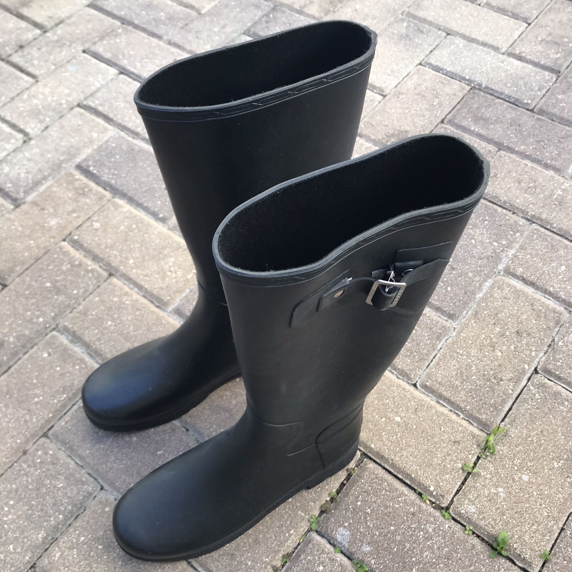Woman’s Rain boots size 8.5