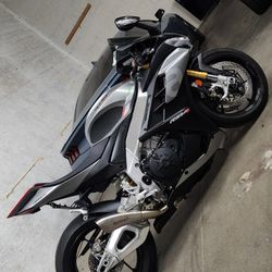 2022 Aprilia RSV4