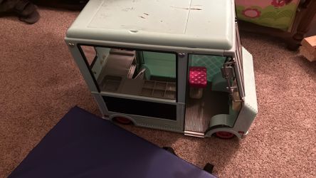 Girls Dollhouse / Car