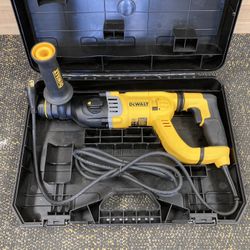 DEWALT 8.5 Amp 1-1/8 in. Corded SDS-PLUS D-Handle Concrete/Masonry Rotary Hammer Drill Kit