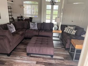 Sectional sofa with chase and foot rest