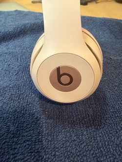 Beats Solo3 Dusty, pink wireless headphones