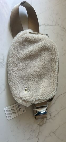 Lululemon Everywhere Belt Bag Fleece