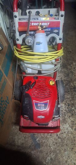 Troy bilt 3000 psi pressure washer with foam gun and big surface cleaner and extra gun
