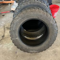 35/12.50 R20 Red Dirt Road Tires