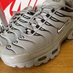 NIKE NIKE AIR MAX PLUS / rare: wolf grey / white blk / size 11.5