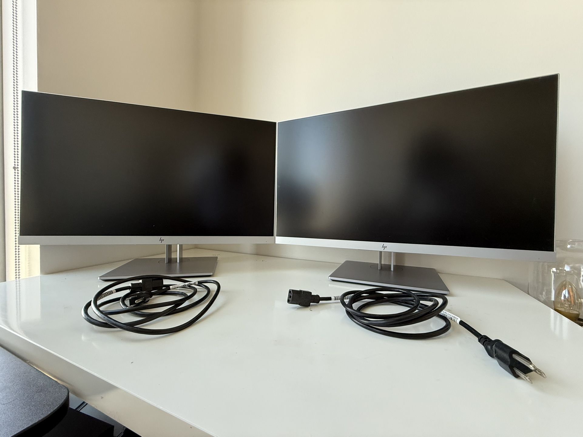 HP E243 24″ IPS Monitor — Excellent Condition w/ Stand & Cables