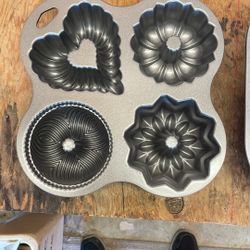 Nordic, Ware Blunt Quartet Pan 9 Cups, 2.1 L