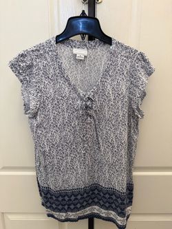 Liz Claiborne Women’s Blouse M V-Neck Cap Sleeve 100% Rayon Abstract Blue