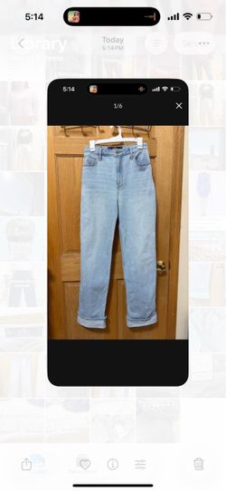Hollister Ultra High-Rise Dad Jean - Women’s size 27 x 31
