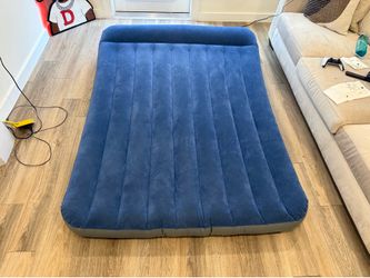 Queen Air Mattress w/ Built-in Pump