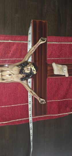 Crucifico Pared. Resina