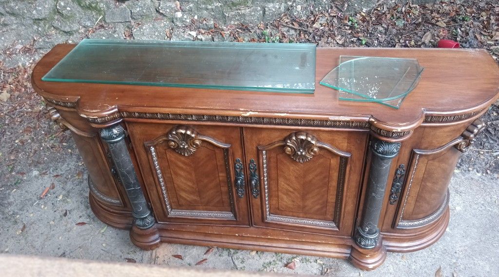 Havertys Furinture Buffet For Sale.
