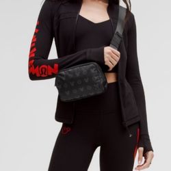 Disney x lululemon Everywhere Belt Bag 1L