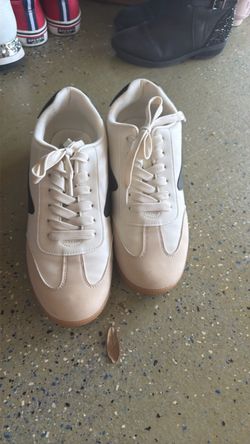 Ladies tennis shoes Dolce Vita
