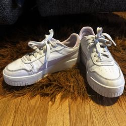 Ladies Puma Courts, Size 5.5