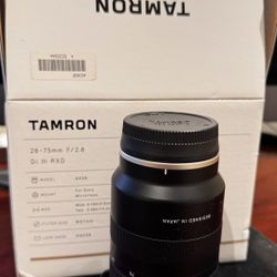 MINT - Tamron 28-75mm f/2.8 Di III RXD Lens for Sony E Mount w/ hood