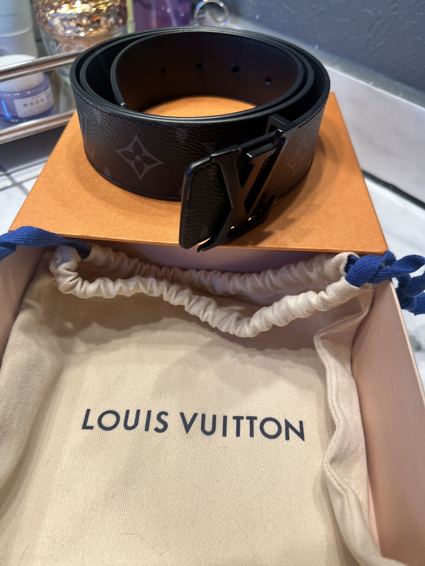 Louis Vuitton Belt With Bag And Box for Sale in Hayward, CA - OfferUp