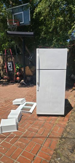 $50!!! GE refrigerator working