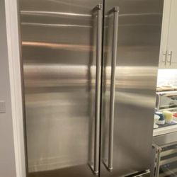 LIKE NEW !! KITCHENAID 36" STAINLESS STEEL BUILT-IN FRENCH DOOR REFRIGERATOR WITH ICE MAKER/ 2024 MODEL / SMALL BLEMISH